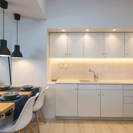 Seafront Deluxe Apartment *